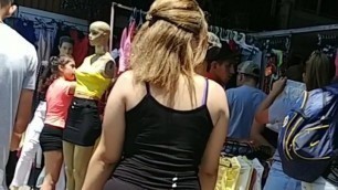 Lechazo a rubia con vestido apretado Bien nalgona