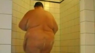 Gordito en la ducha 2